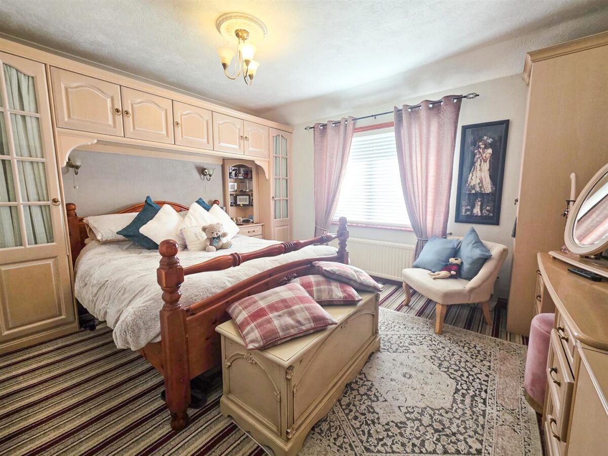 Shakespeare Way, Corby