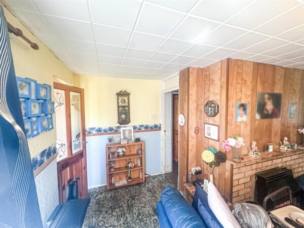 Llewellyn Walk, Corby