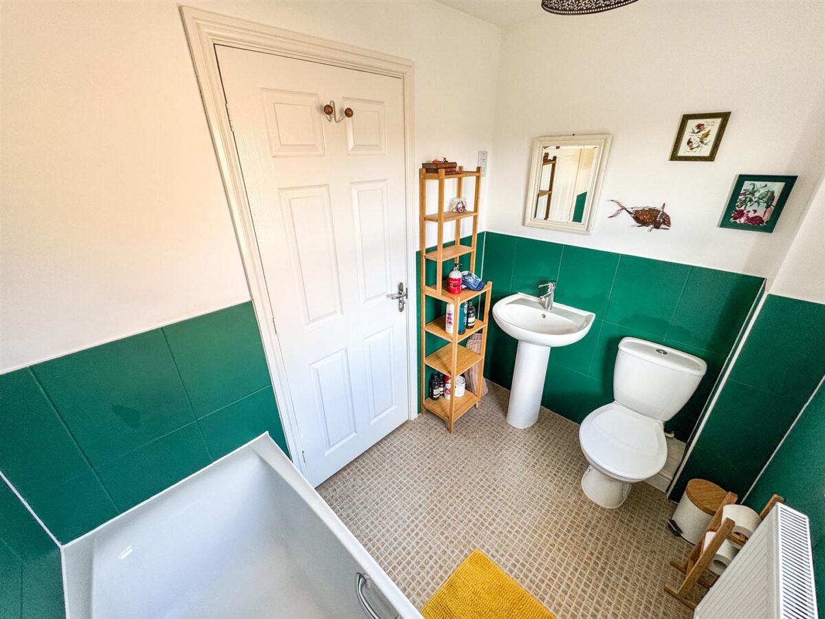 Fieldfare Close, Corby