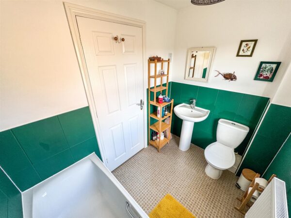 Fieldfare Close, Corby