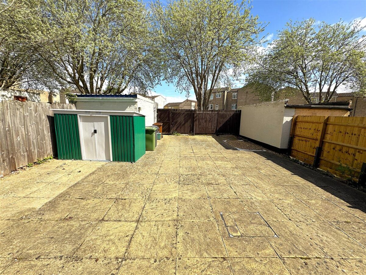 Kensington walk, Corby