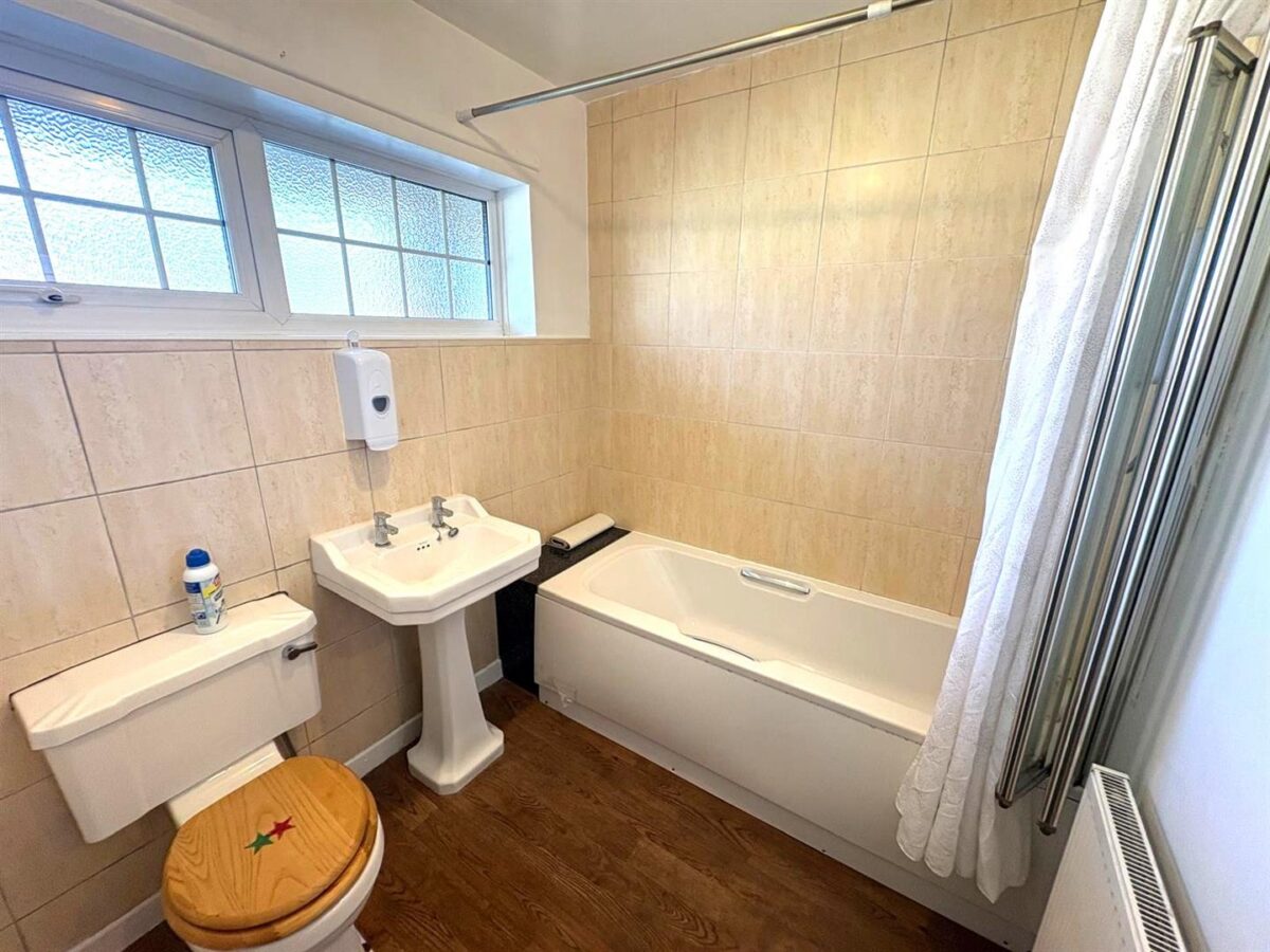 Studfall Avenue, Corby