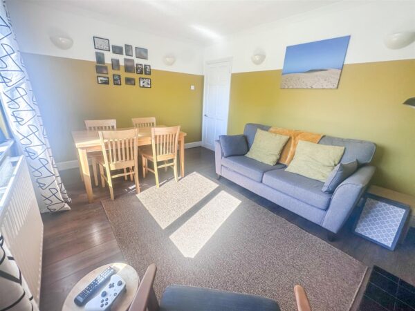 Highfield Grove, Corby