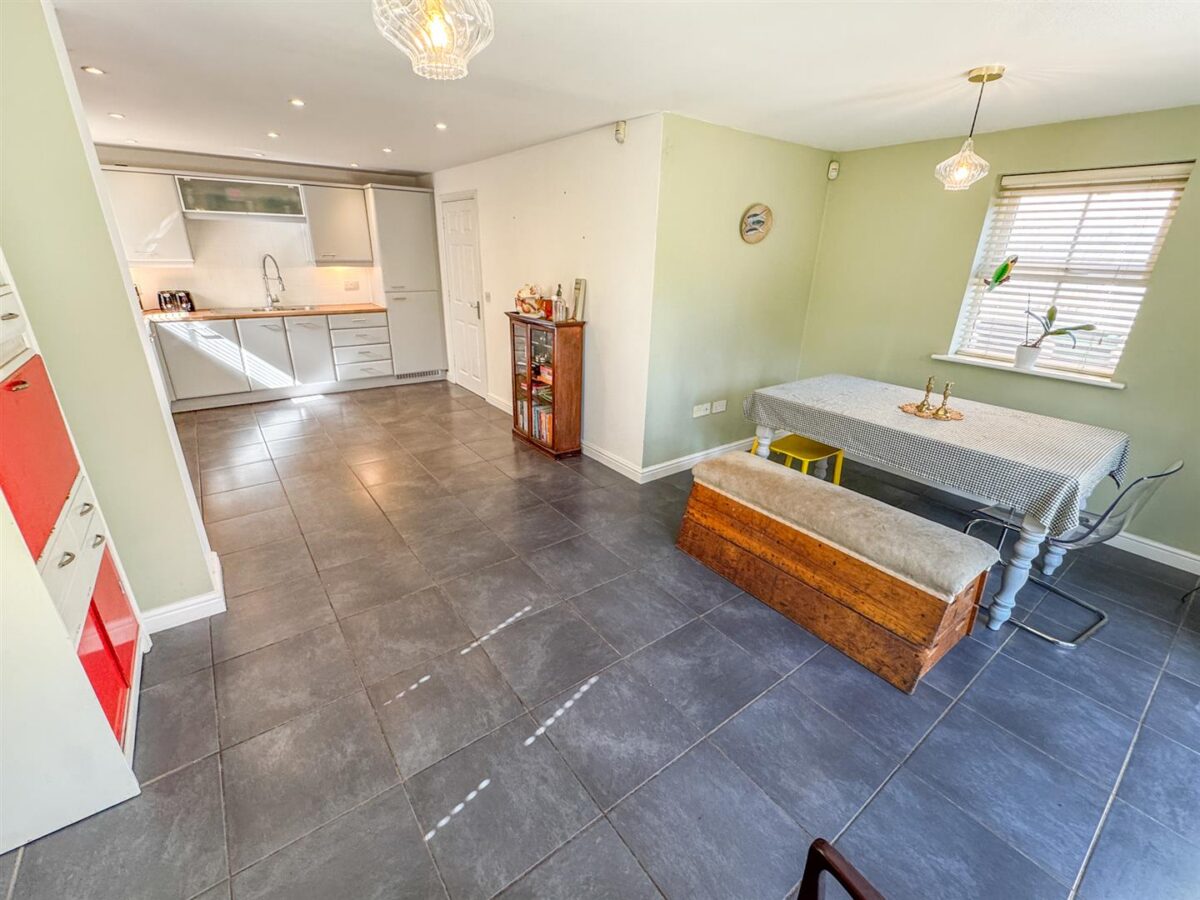 Fieldfare Close, Corby