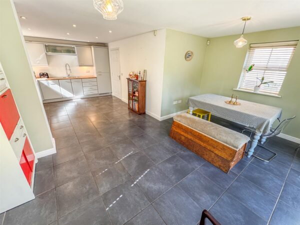 Fieldfare Close, Corby