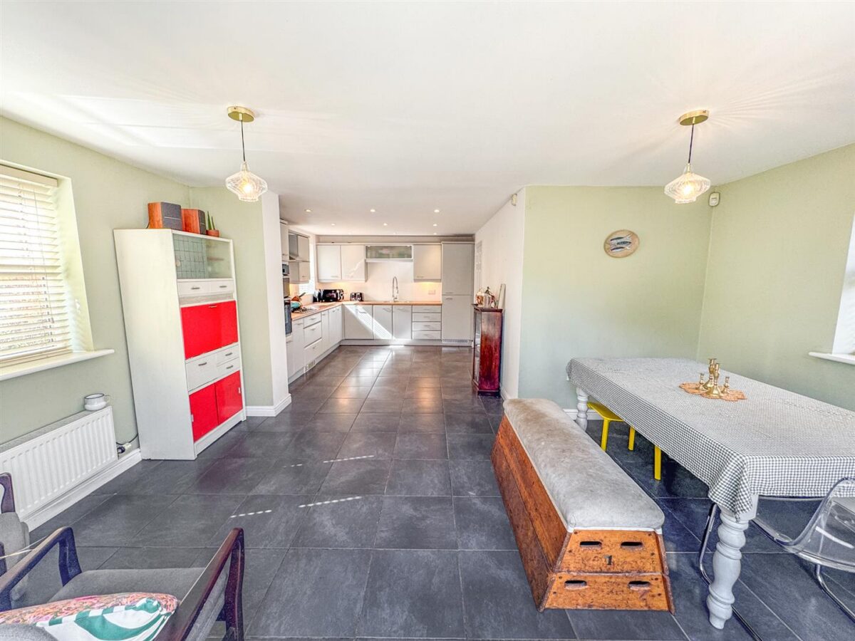 Fieldfare Close, Corby