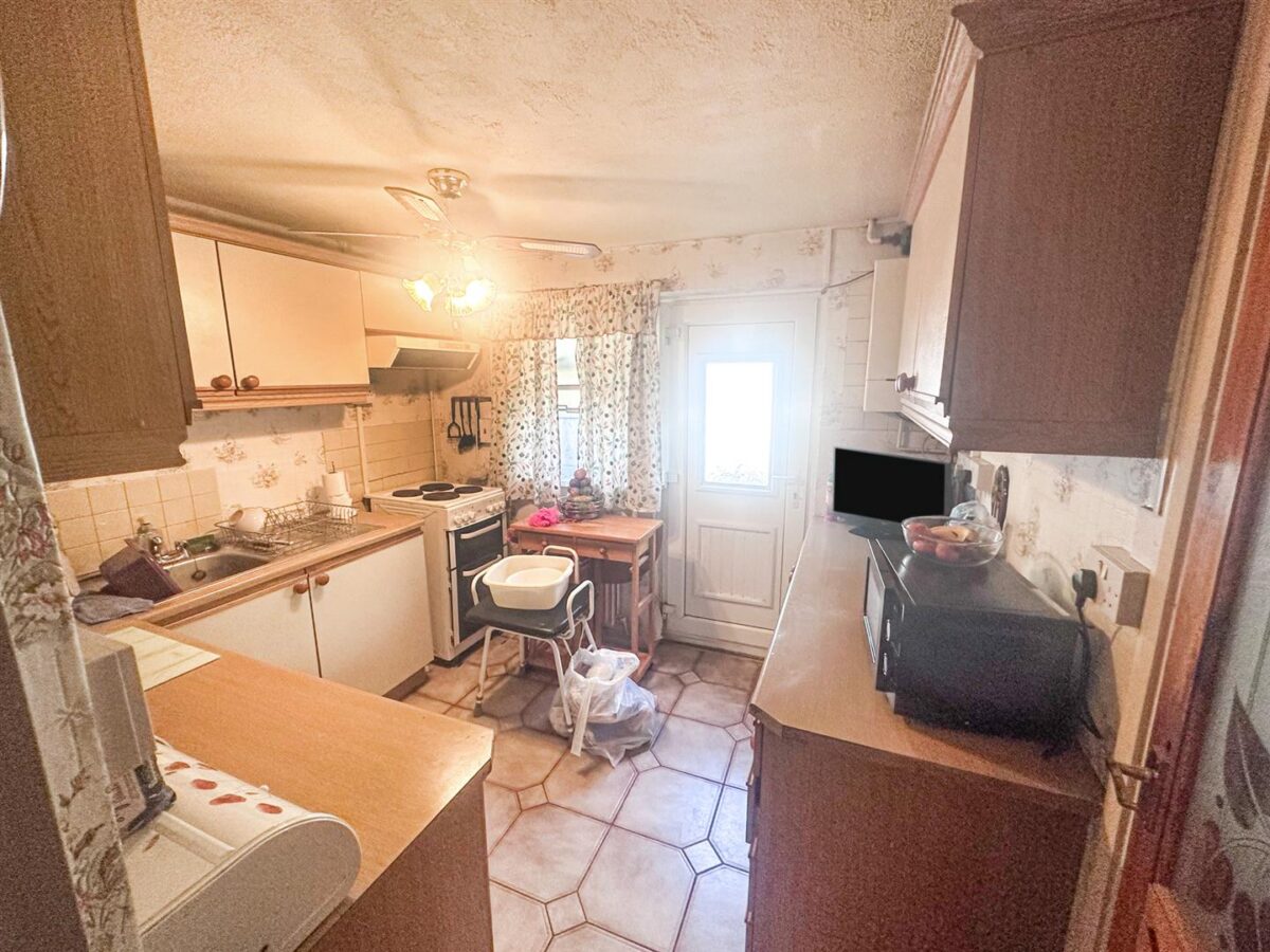 Llewellyn Walk, Corby