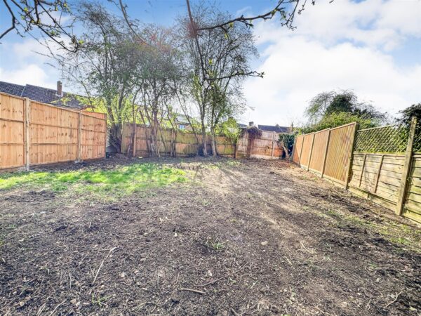 Franklin Fields, Corby