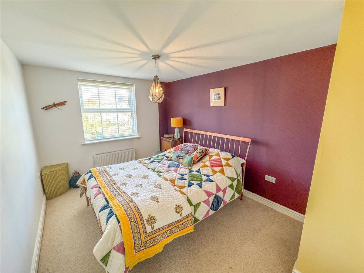 Fieldfare Close, Corby