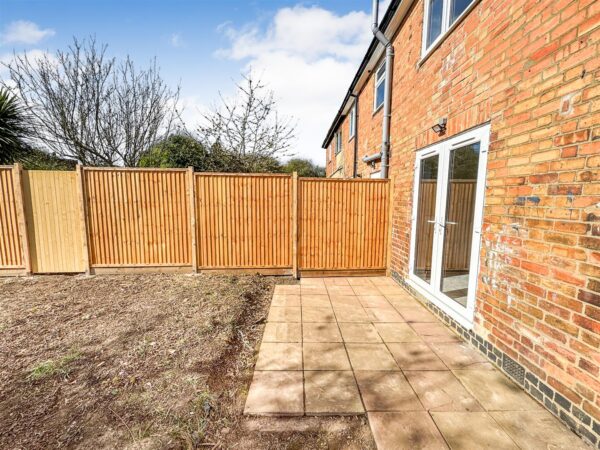 Franklin Fields, Corby