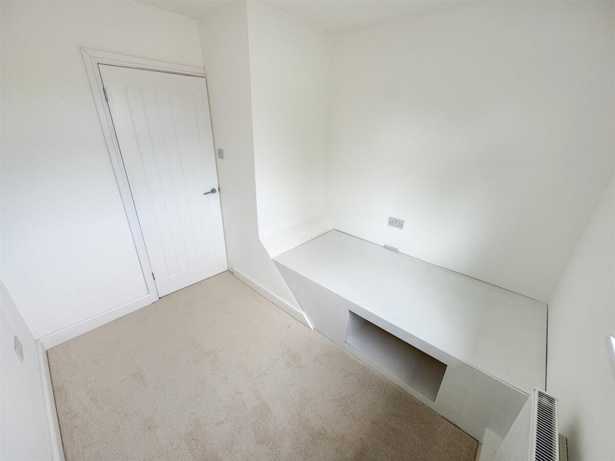 Welland Vale Road, Corby