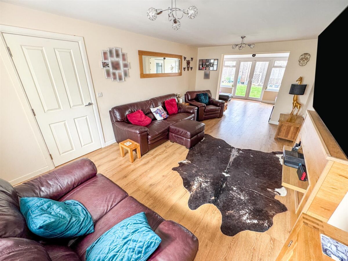 Cotswold Close, Corby