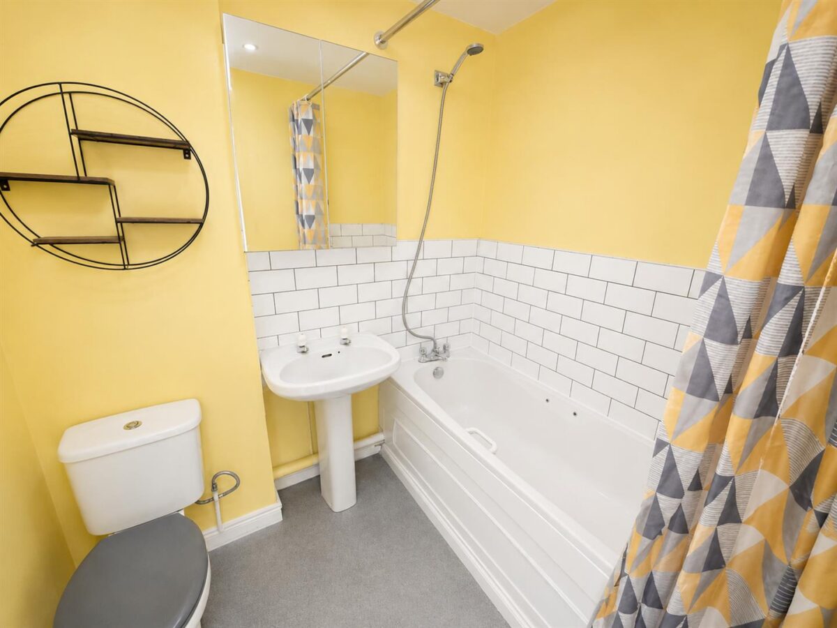 Gainsborough Court, Corby