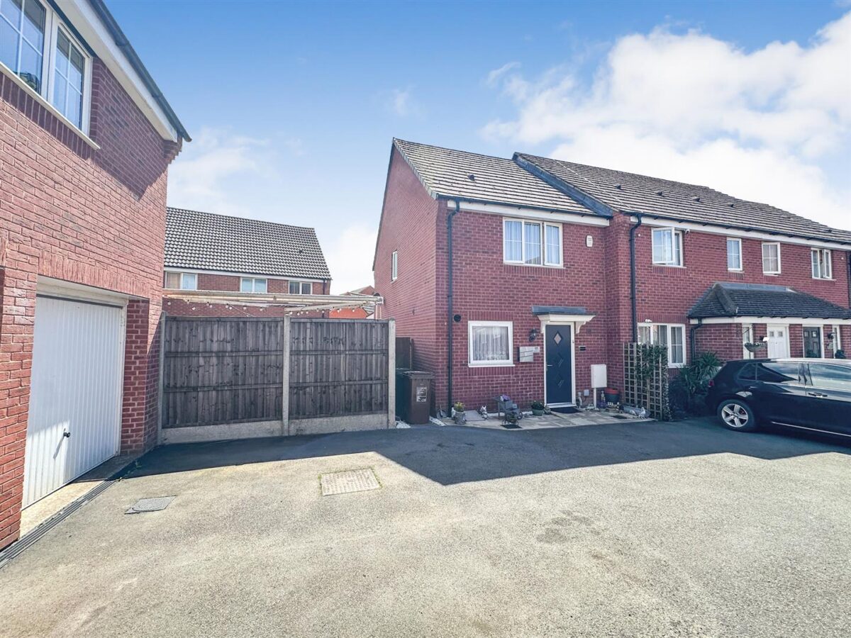 Nuthatch Close, Corby