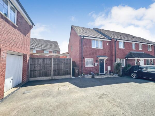 Nuthatch Close, Corby