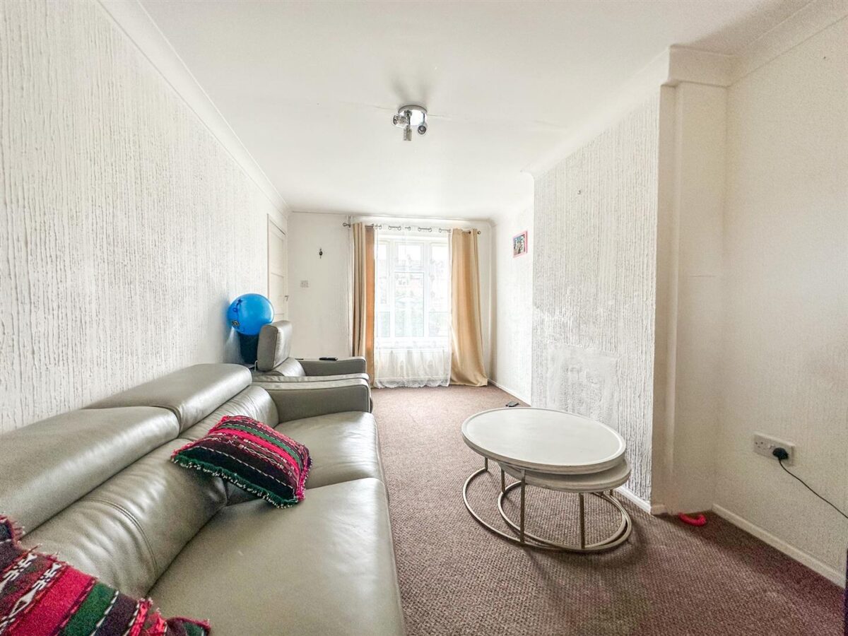 Kingsthorpe Avenue, Corby