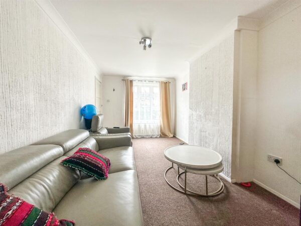 Kingsthorpe Avenue, Corby