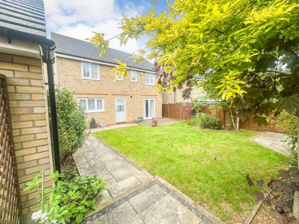 Hillary Close, Corby