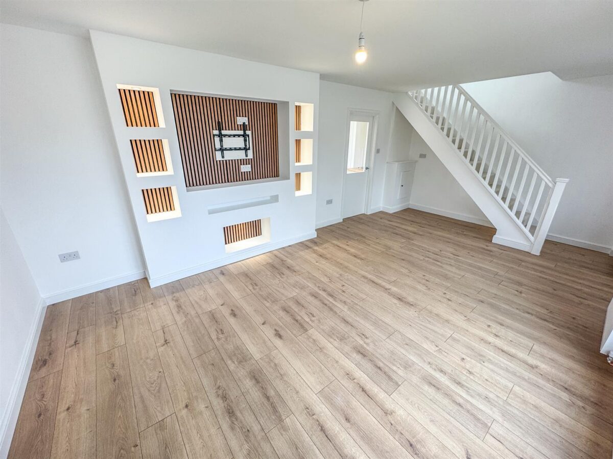 Welland Vale Road, Corby