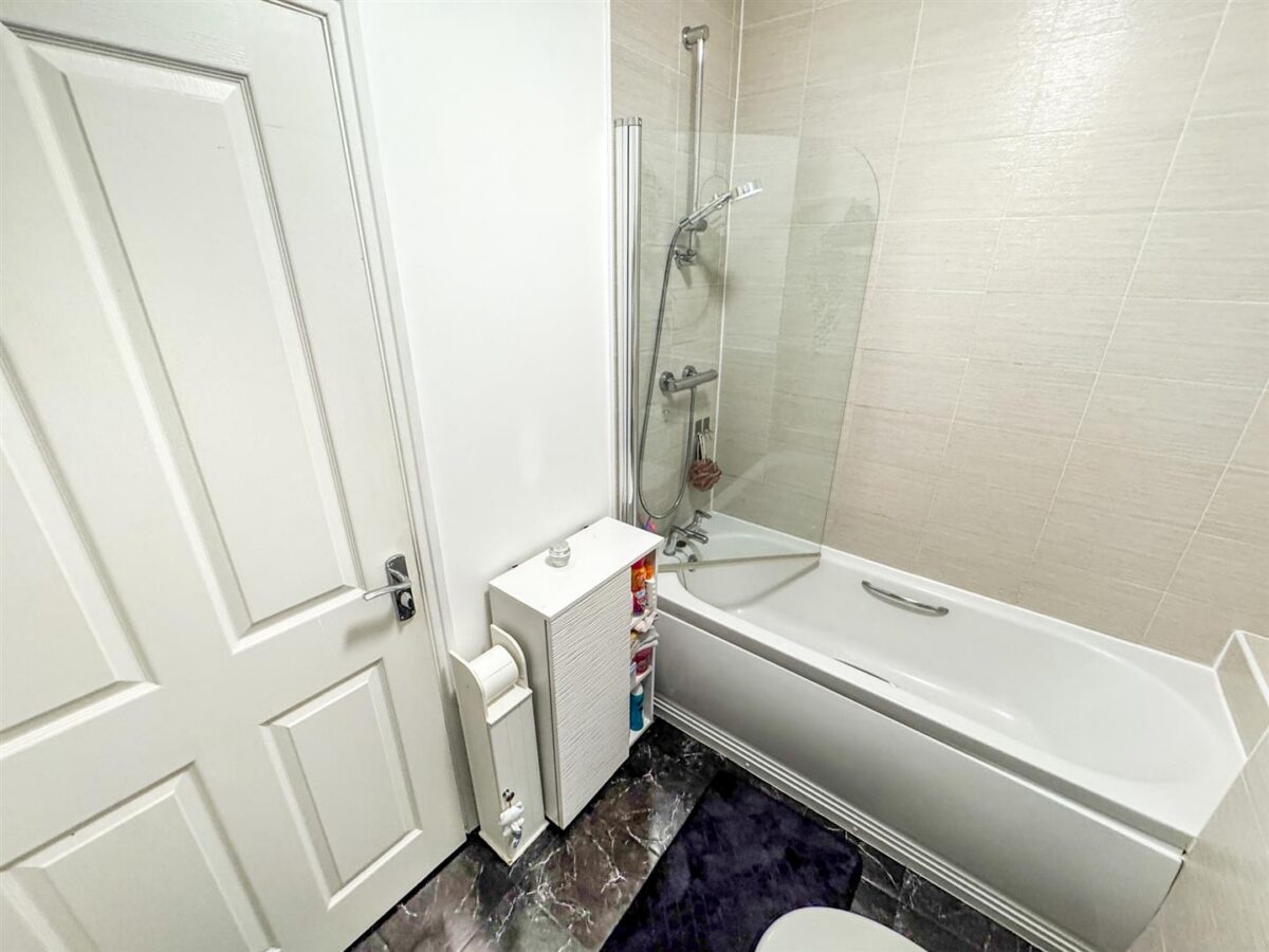 Slough Close, Corby