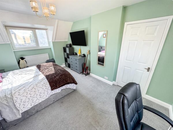 Faraday Grove, Corby