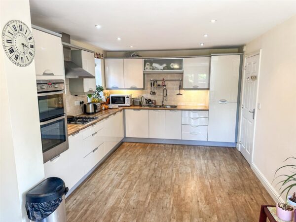 Dunnock Road, Corby