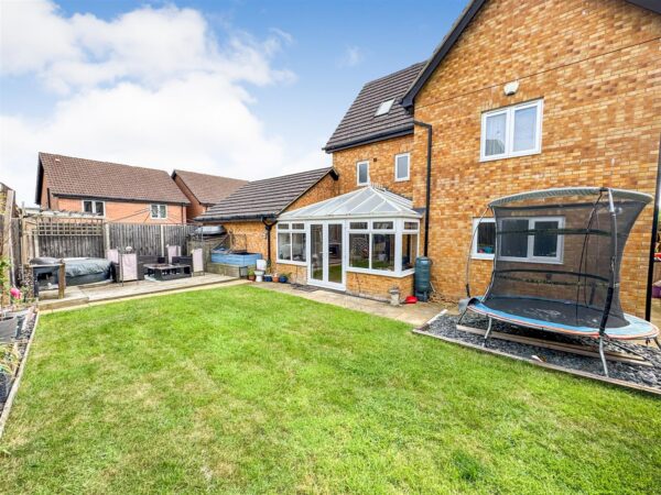 Cotswold Close, Corby