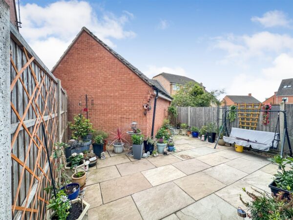 Nuthatch Close, Corby