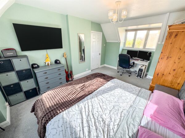 Faraday Grove, Corby