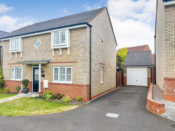 Hillary Close, Corby