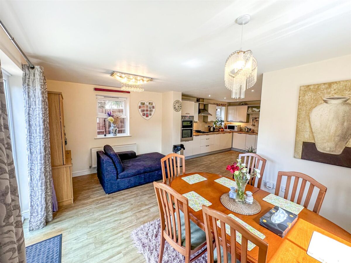 Dunnock Road, Corby