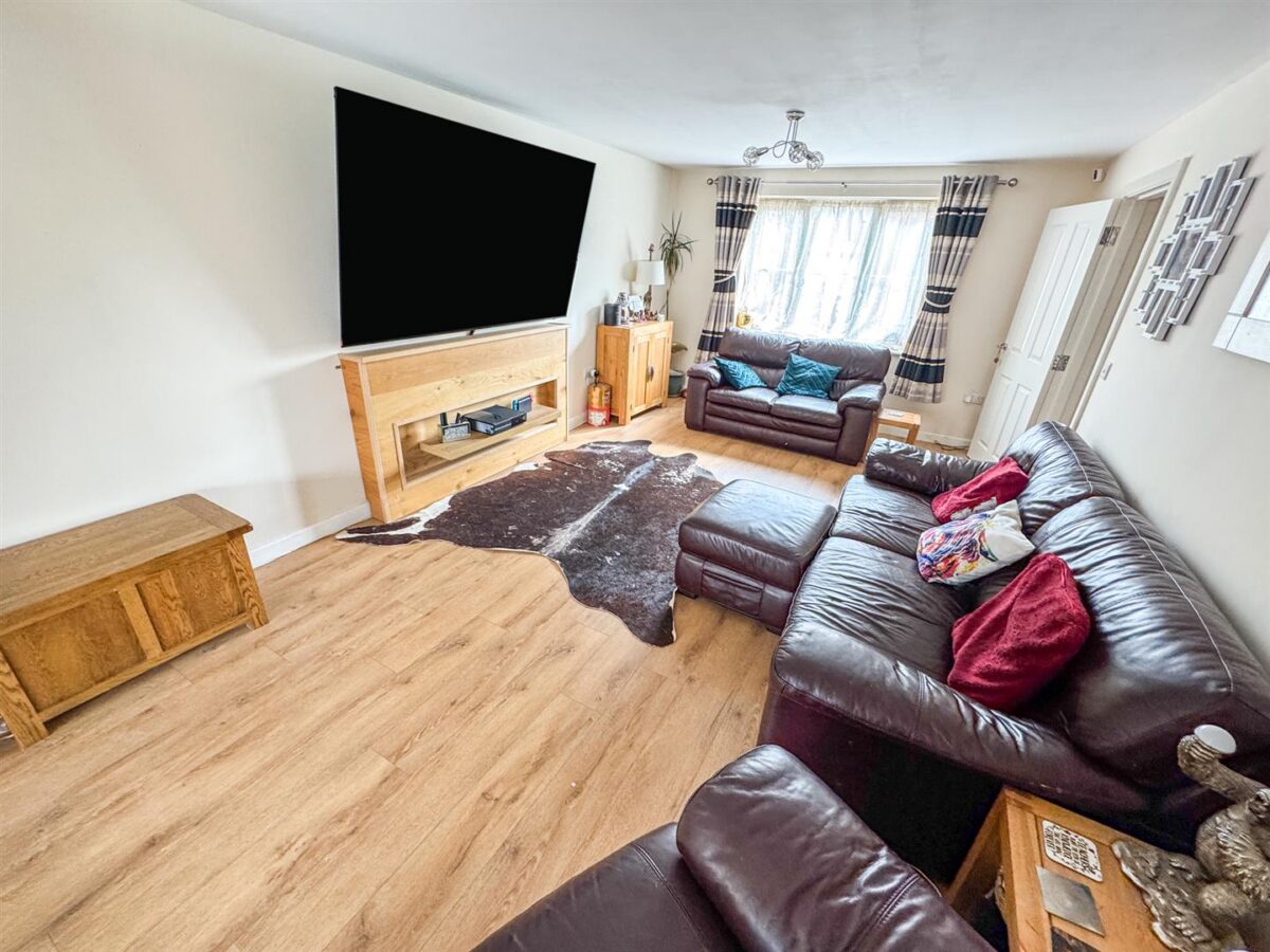 Cotswold Close, Corby
