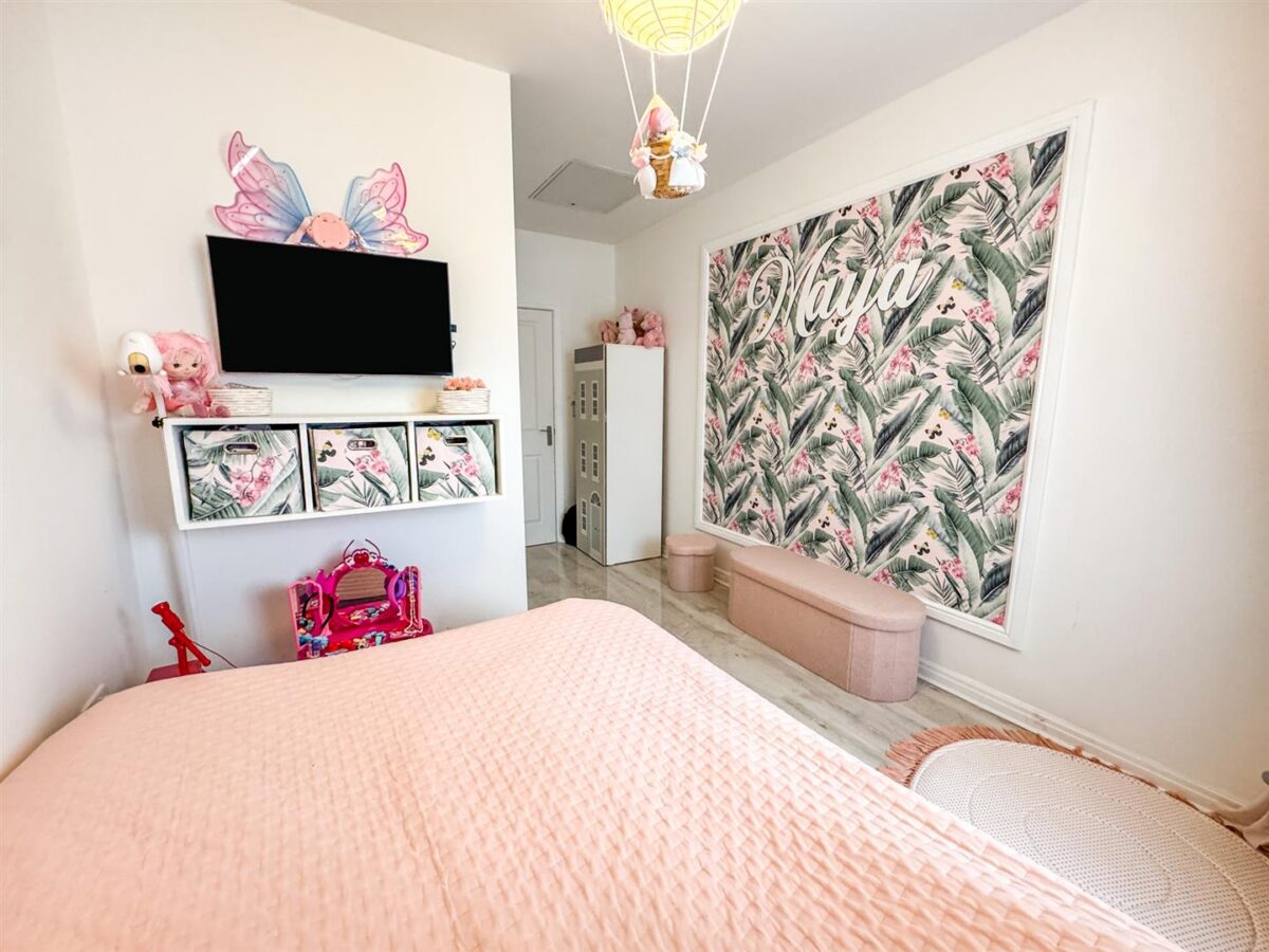 Slough Close, Corby