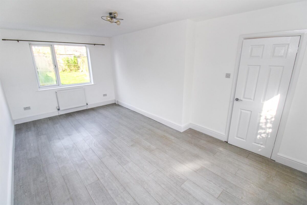 Whitworth Avenue, Corby