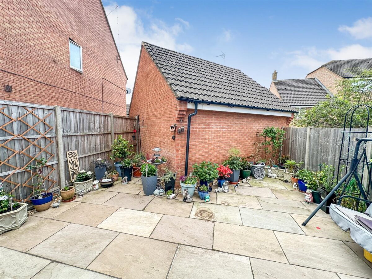 Nuthatch Close, Corby