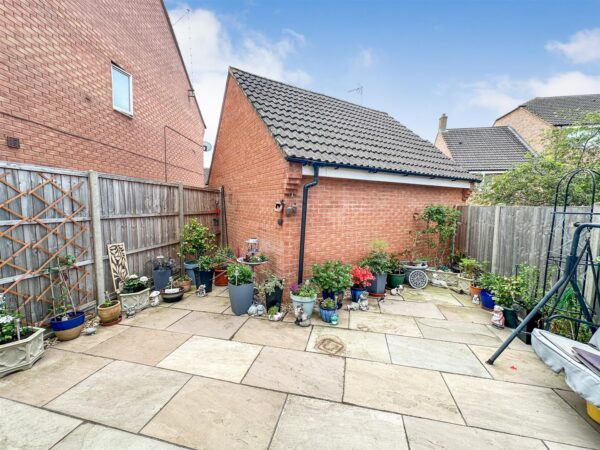 Nuthatch Close, Corby