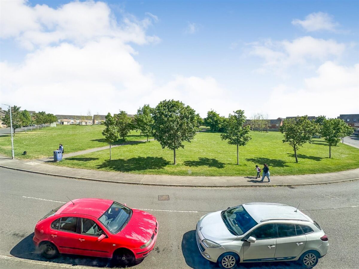 Dunnock Road, Corby