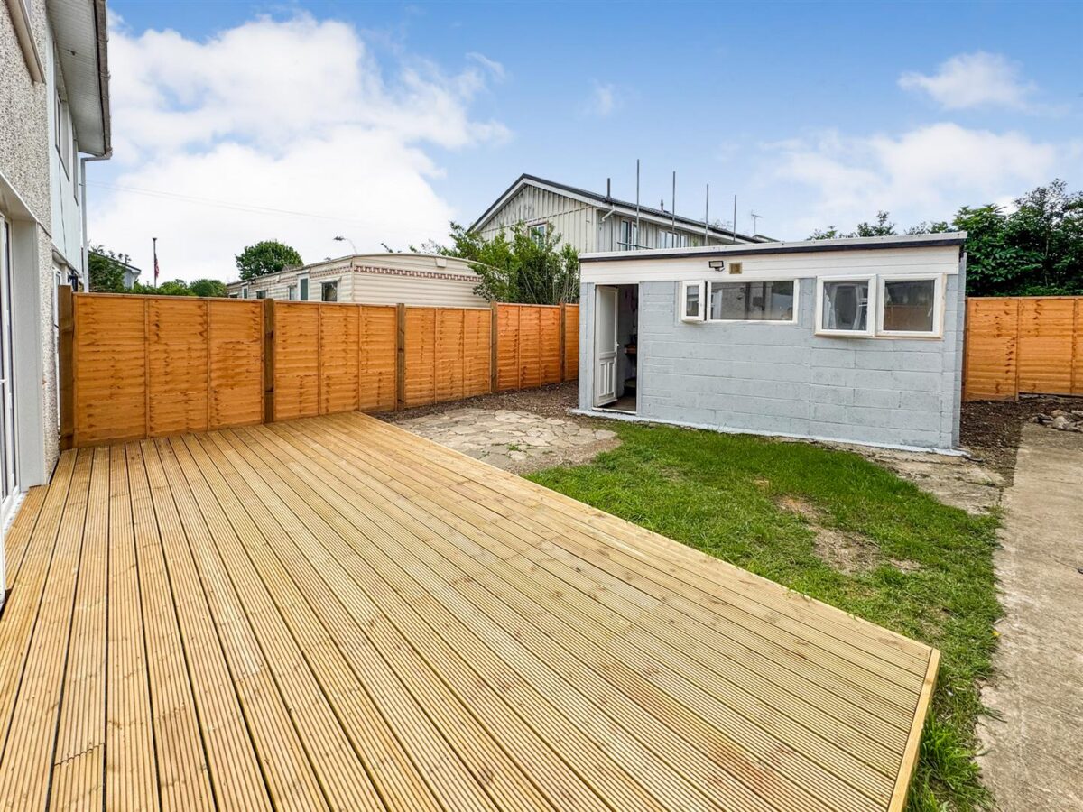 Welland Vale Road, Corby