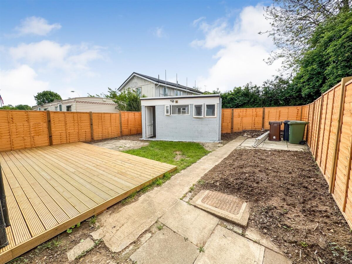 Welland Vale Road, Corby