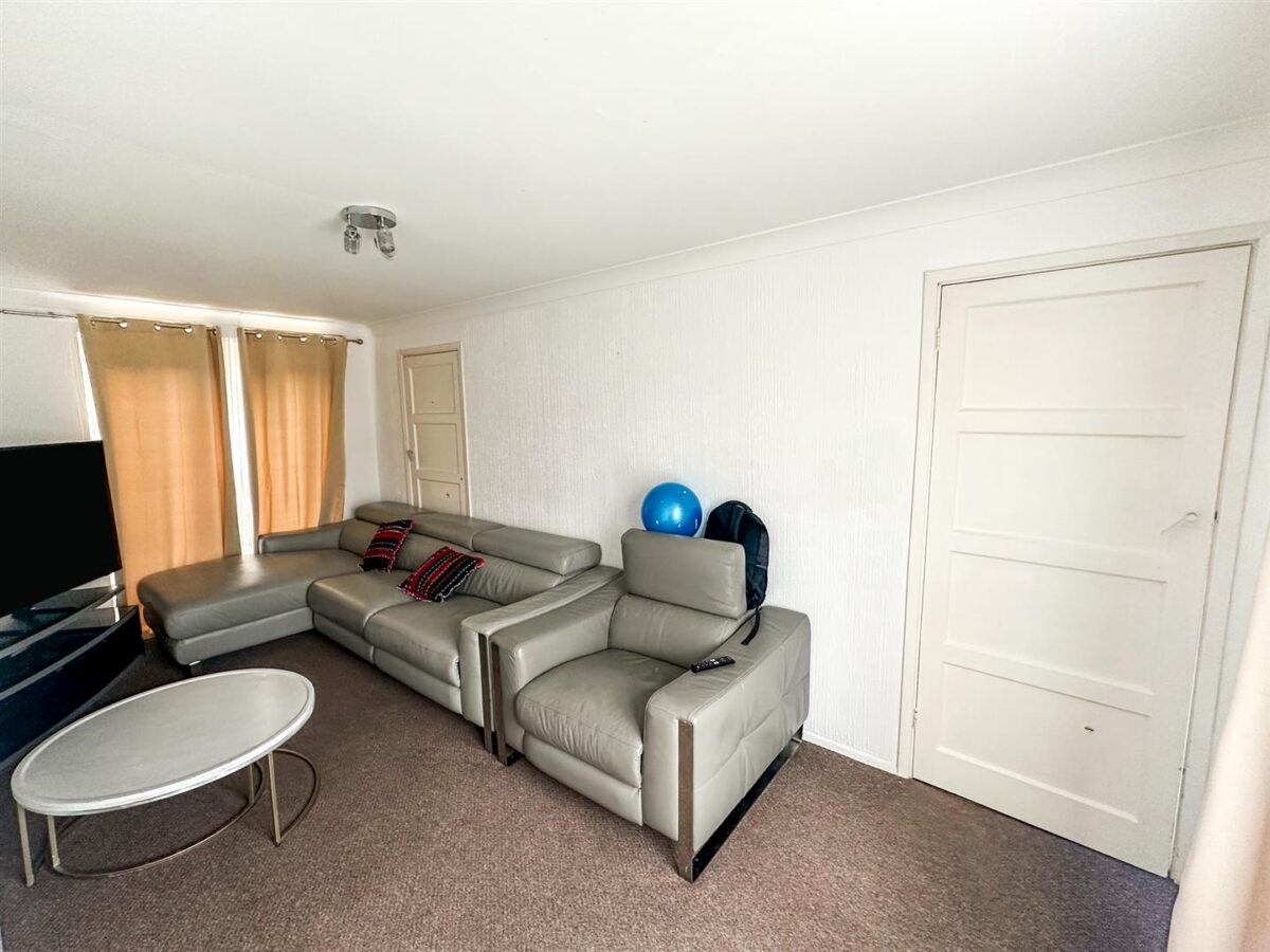 Kingsthorpe Avenue, Corby