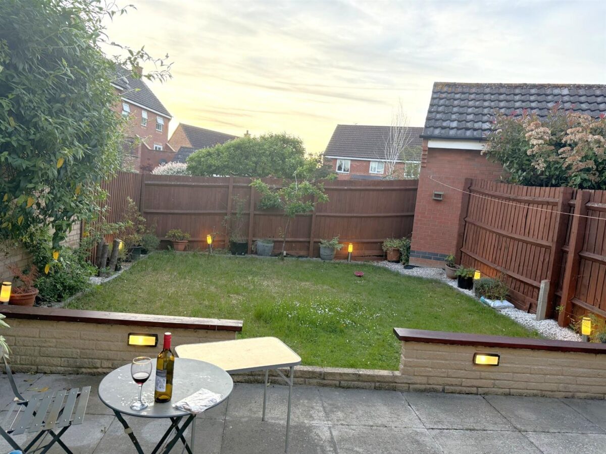 Dunnock Road, Corby