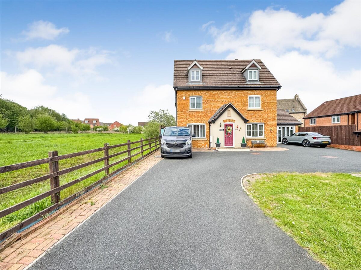 Cotswold Close, Corby