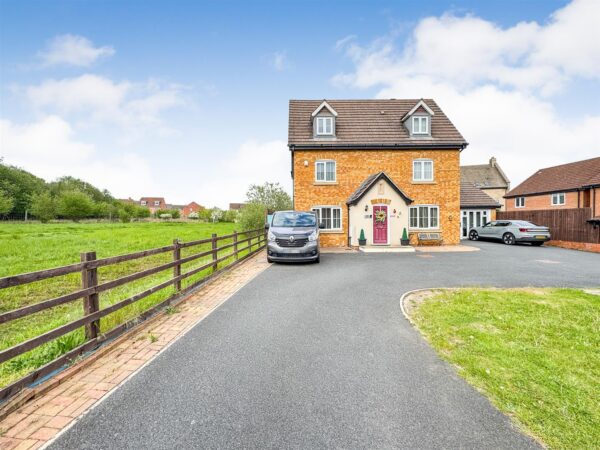 Cotswold Close, Corby