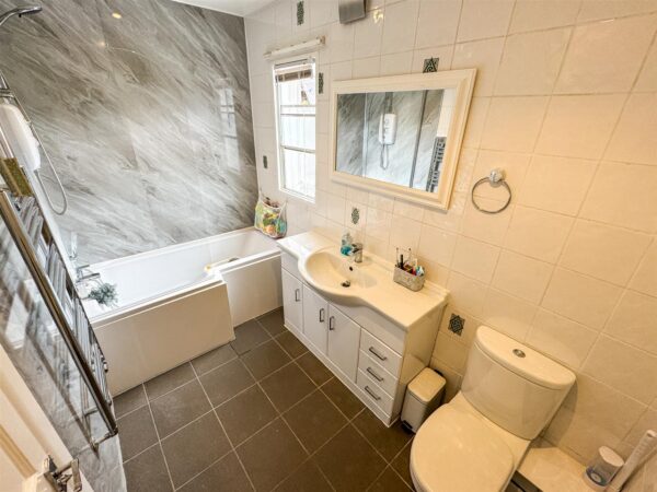 Faraday Grove, Corby