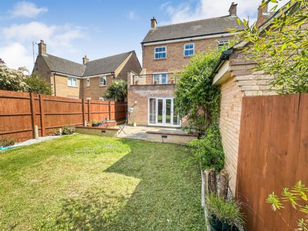 Dunnock Road, Corby