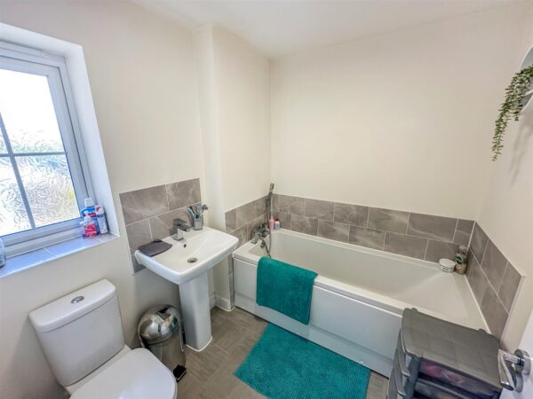 Aintree Road, Corby