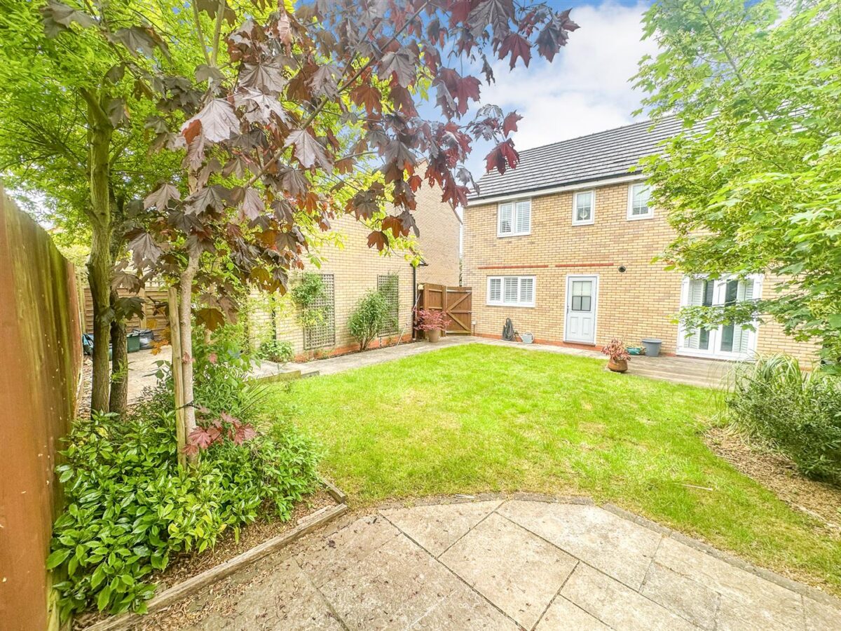 Hillary Close, Corby