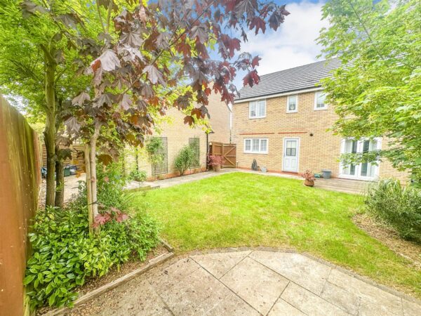 Hillary Close, Corby