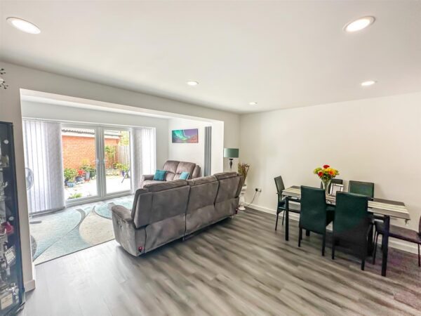 Nuthatch Close, Corby