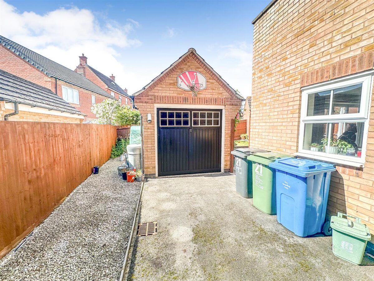 Dunnock Road, Corby
